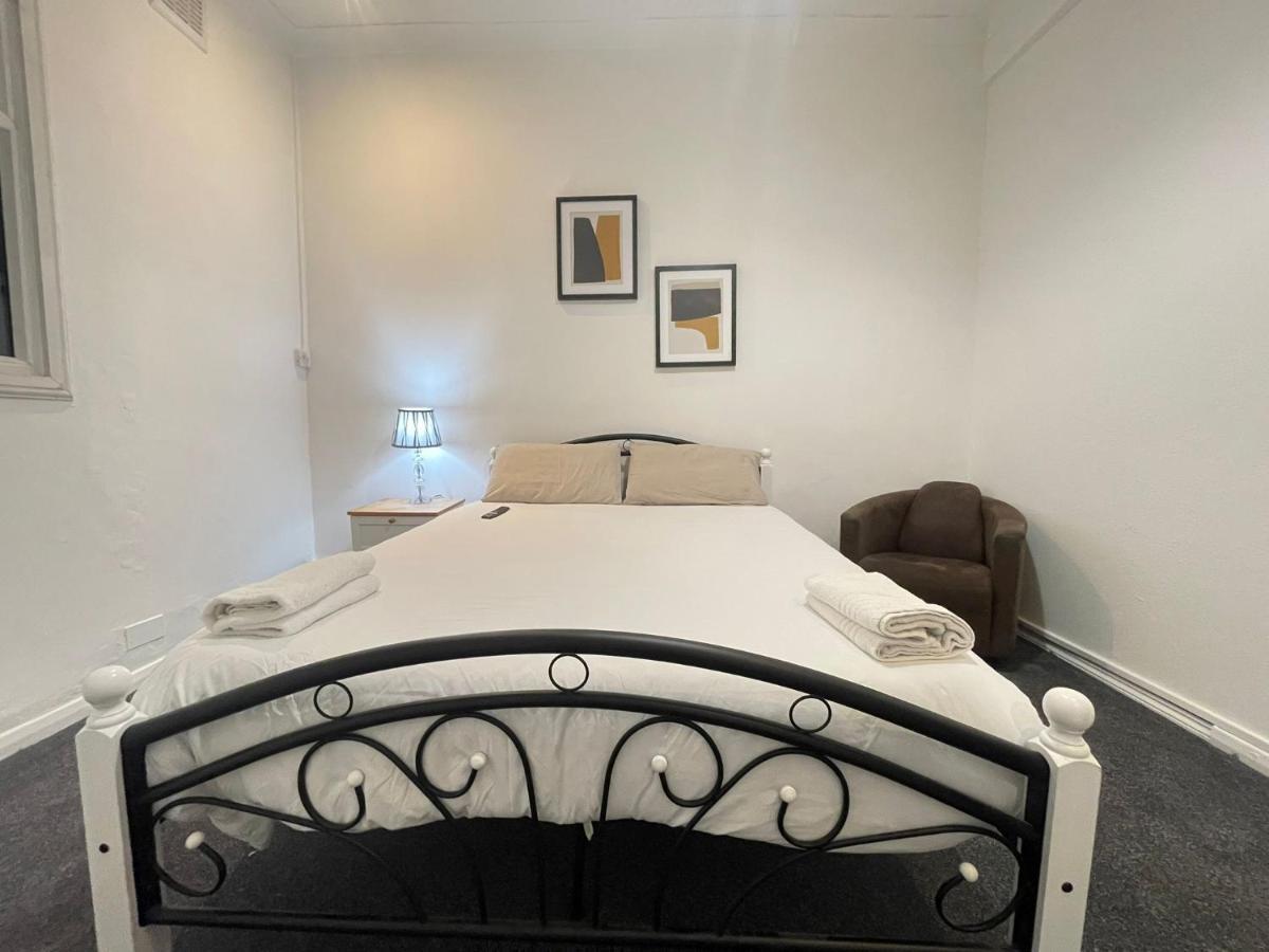 Private Double Room In Stratford London Exterior photo